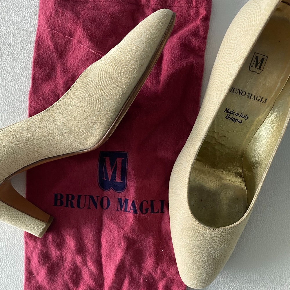 italian luxury cream colored pumps